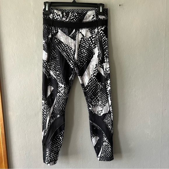 Lululemon Black and White Inspire Tight II Mesh Luxtreme Leggings Size 4 - Picture 1 of 8